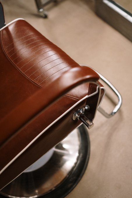Fotel fryzjerski skórzany